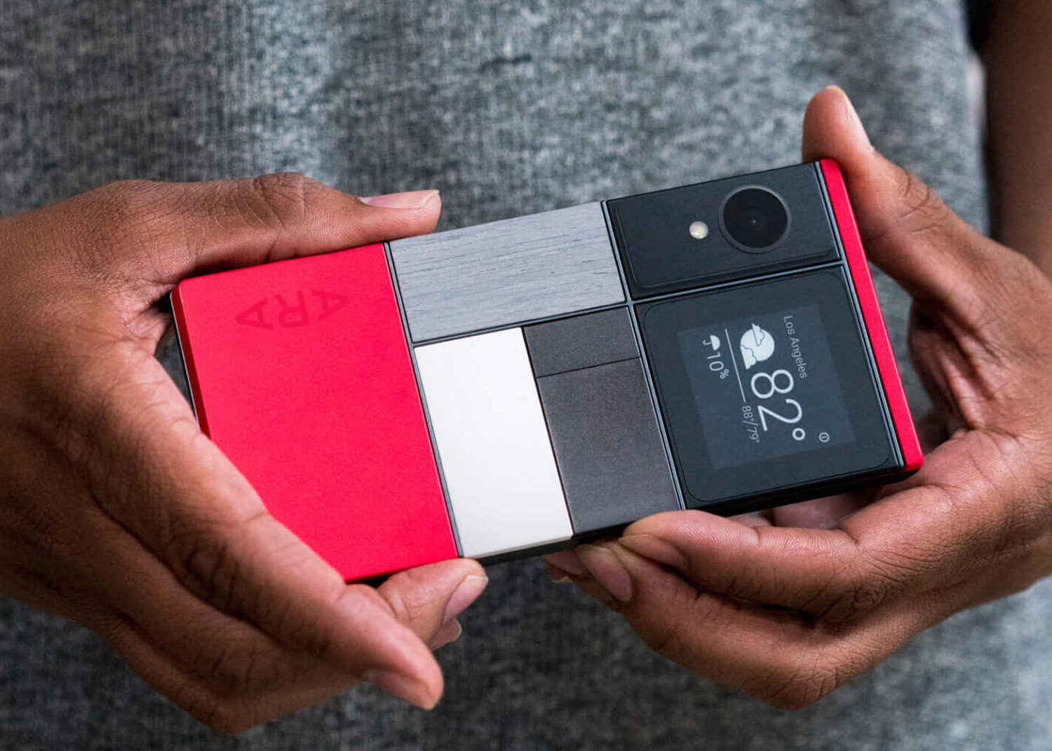 phone-project-ara-modular-smart-phone-google-alphabet-design-technology-news_dezeen_1568_0-1500x1071